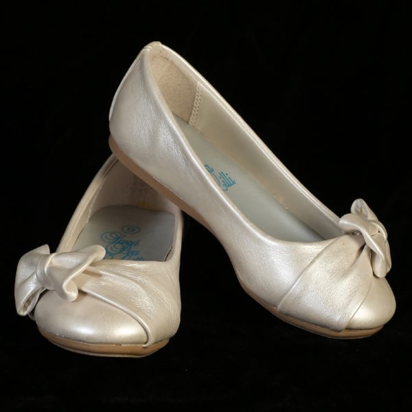 June I 01 — JUNE-B WHT Girls flat shoes with side bow