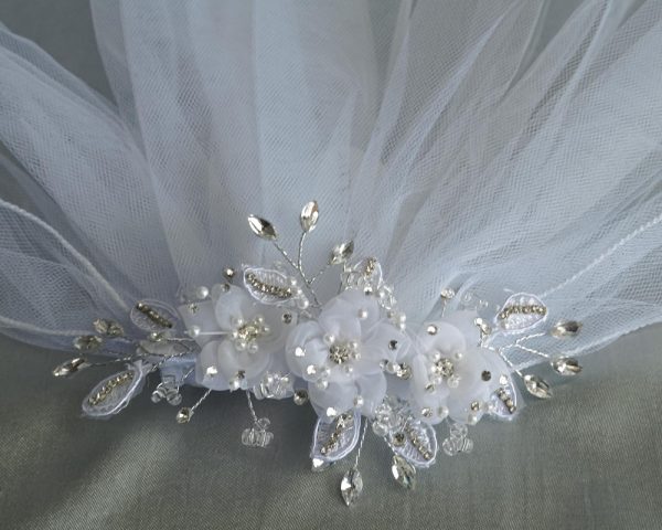 T 303 CB — T-303 WHT 24" Veil on comb - Organza flowers & rhinestones, pearls & crystals - Veils
