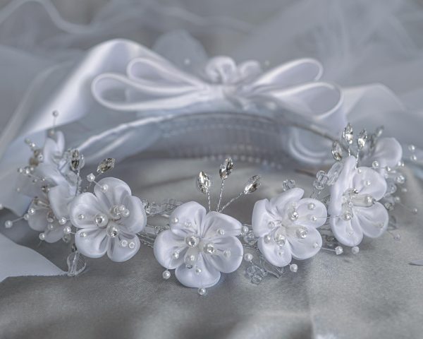 T 500 CB — T-500 WHT 24" veil - Satin flowers with beads & pearls - Veils