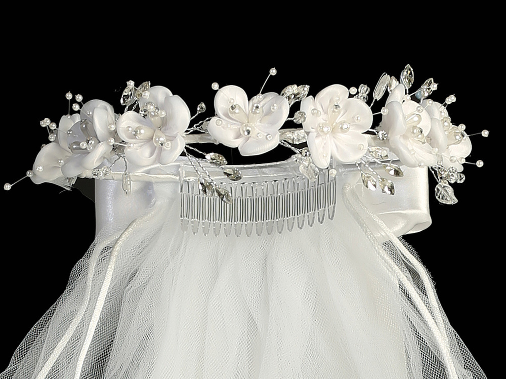 T 500 Closeup 01 — T-500 WHT 24" veil - Satin flowers with beads & pearls - Veils