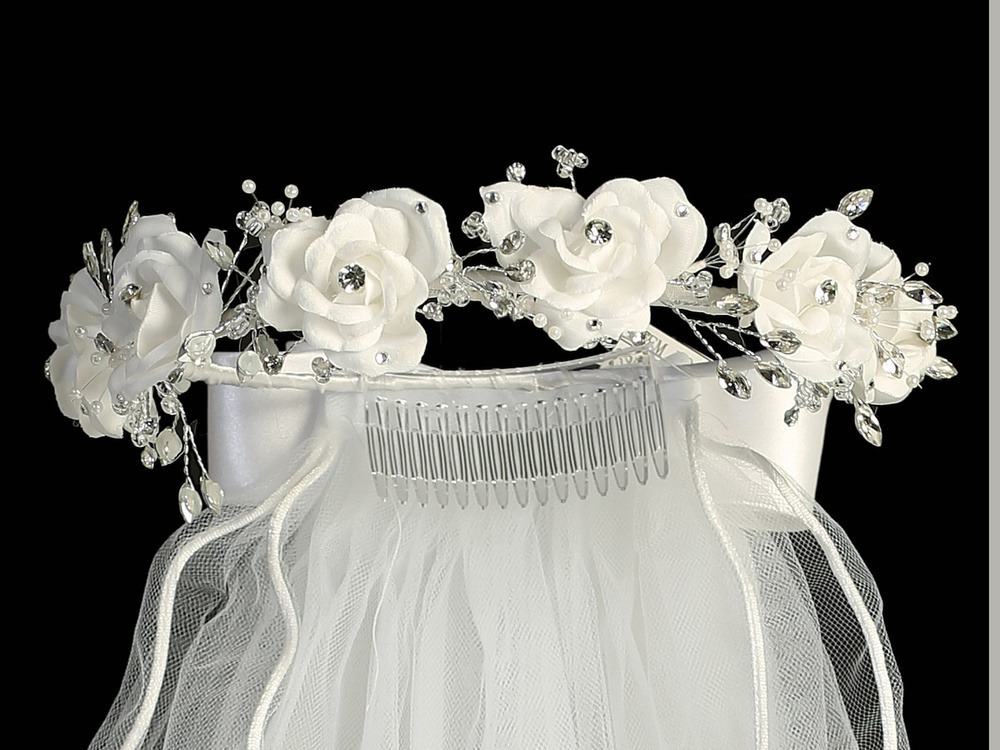 T 501 Closeup 01 — T-501 WHT 24" veil - Silk flowers with rhinestones - Veils