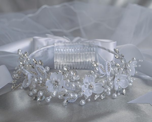 T 509 CB — T-509 WHT 24" veil - Organza flowers with pearls & rhinestones - Veils
