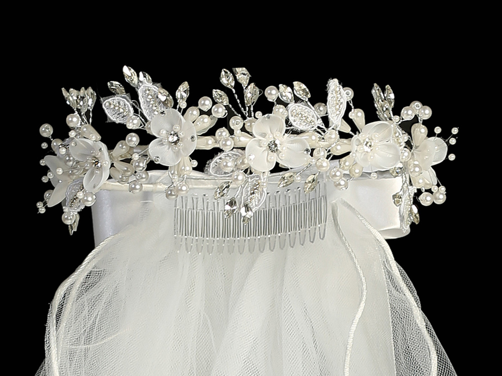 T 509 Closeup — T-509 WHT 24" veil - Organza flowers with pearls & rhinestones - Veils