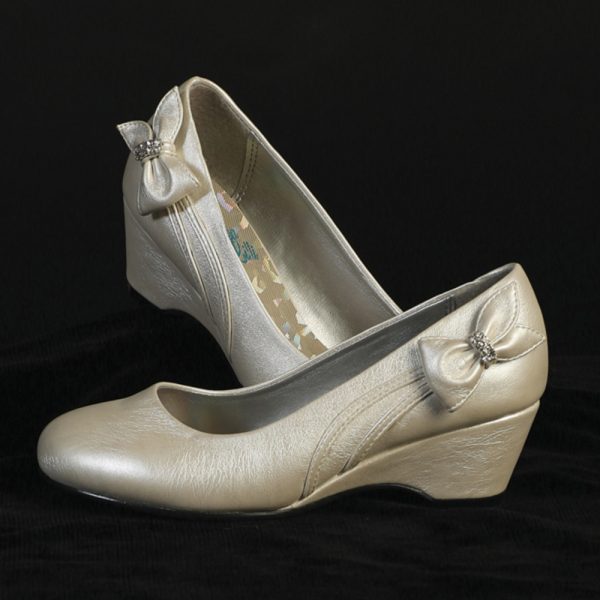 Gina ivory 02 — GINA IVO Girls wedge shoes with side bow